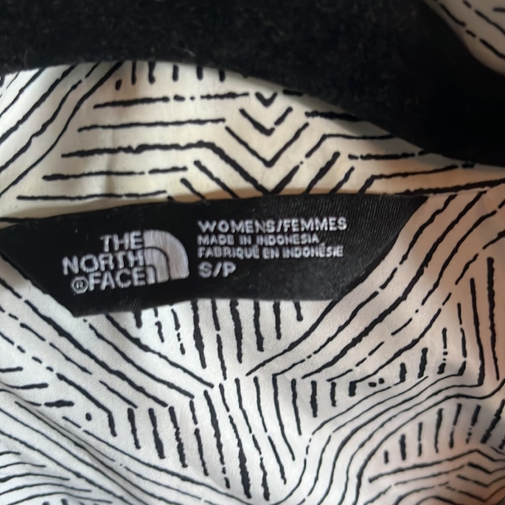 Northface Rainproof Jacket - image 8